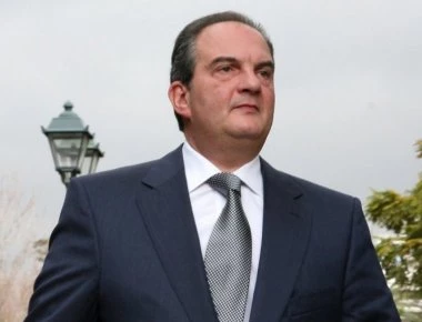 Παντρεύεται ο δήμαρχος Γλυφάδας - Κουμπάρος του ο Κώστας Καραμανλής